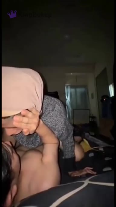 Top ABG Viral hijab Trending bergoyang di atas ranjang posisi ngulek New Top 2025